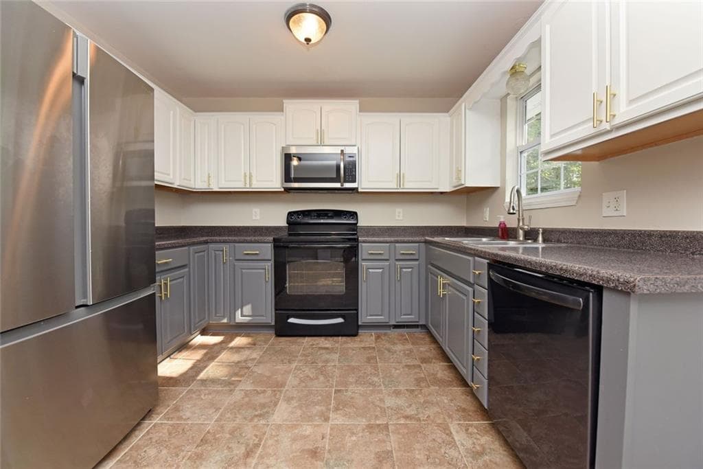3 bedroom, 2 bathroom, 2,930 sq ft single family residence for rent at 54 Poplar Road, Commerce, GA 30529 for $2,200 a month — photo 3