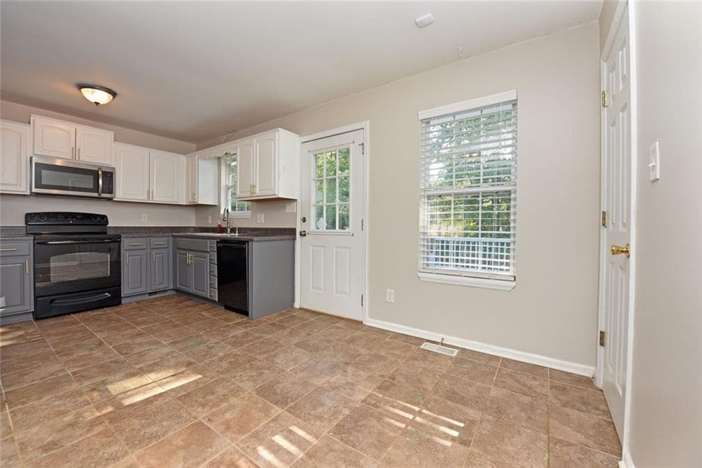 3 bedroom, 2 bathroom, 2,930 sq ft single family residence for rent at 54 Poplar Road, Commerce, GA 30529 for $2,200 a month — photo 4