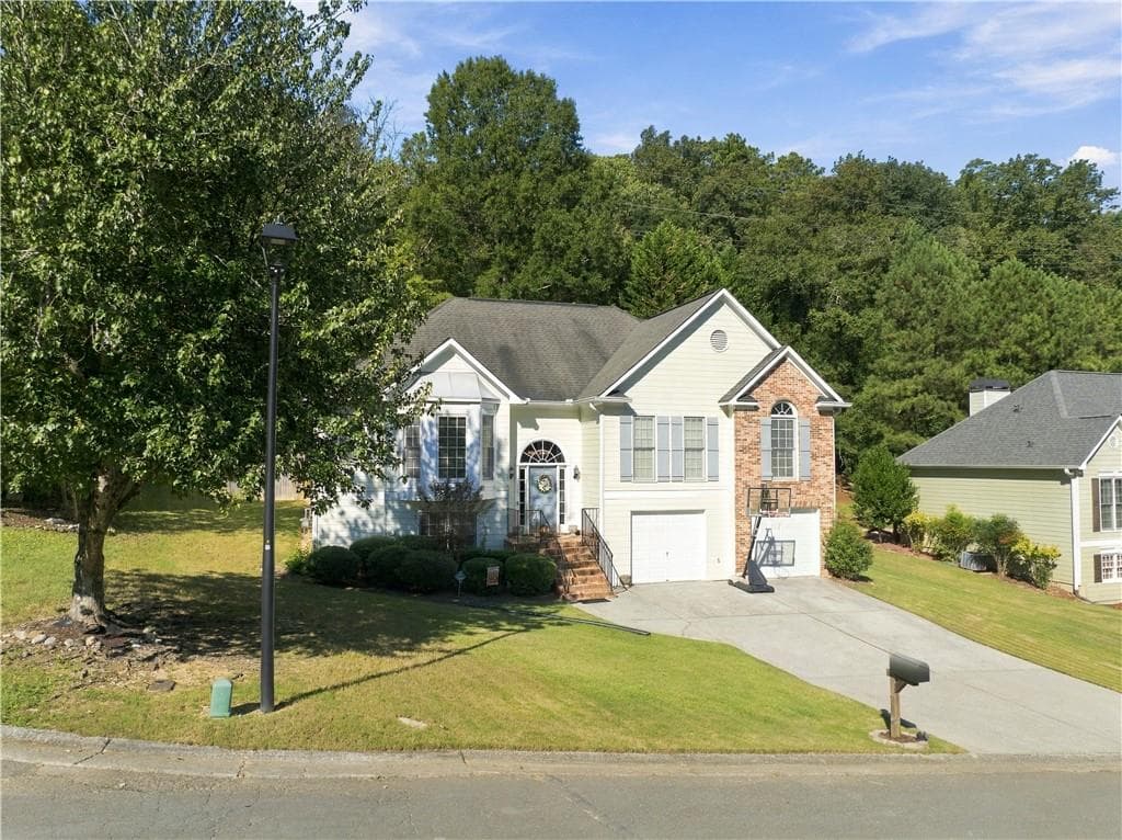 4 bedroom, 2 bathroom, 2,282 sq ft single family residence for sale at 30 Gables Drive, Rome, GA 30161 — photo 2