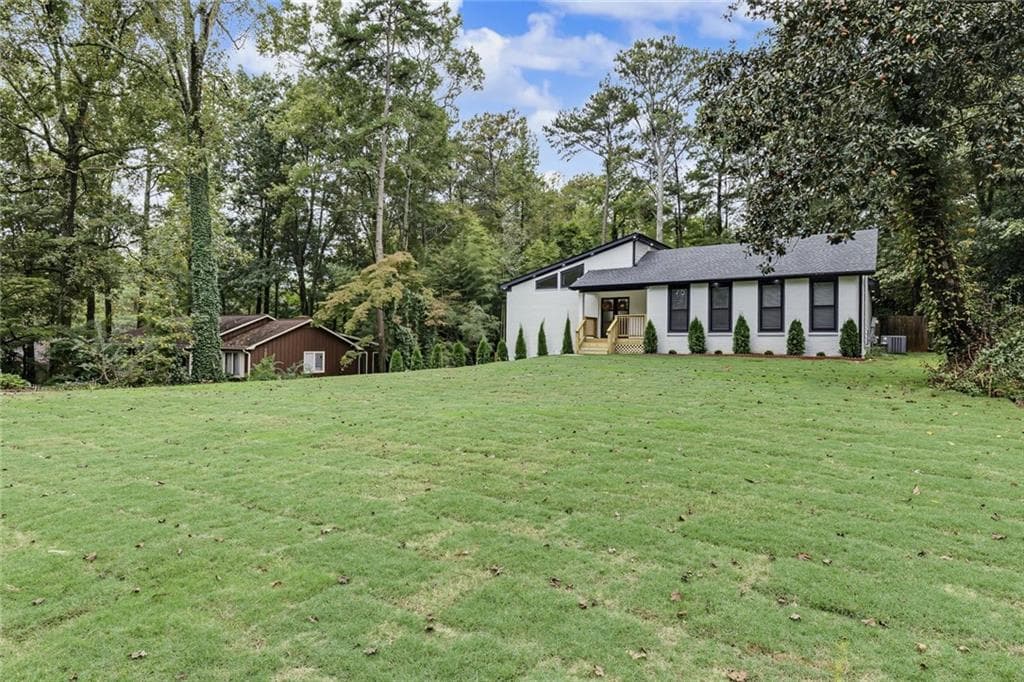 4 bedroom, 3 bathroom, 2,700 sq ft single family residence for sale at 2885 Hill Park Court, Marietta, GA 30062 — photo 2