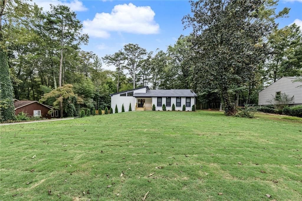 4 bedroom, 3 bathroom, 2,700 sq ft single family residence for sale at 2885 Hill Park Court, Marietta, GA 30062 — photo 3