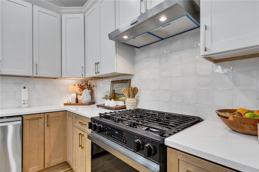 4 bedroom, 3 bathroom, 2,700 sq ft single family residence for sale at 2885 Hill Park Court, Marietta, GA 30062 — photo 9