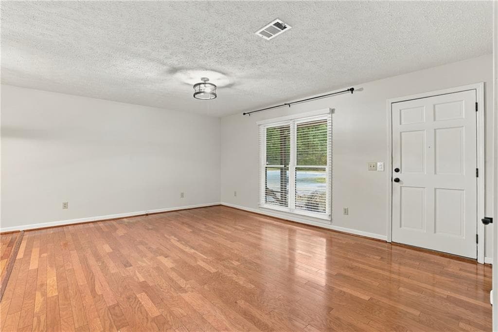 4 bedroom, 2 bathroom, 1,456 sq ft single family residence for rent at 3095 Woodland Drive, Kennesaw, GA 30152 for $2,300 a month — photo 6