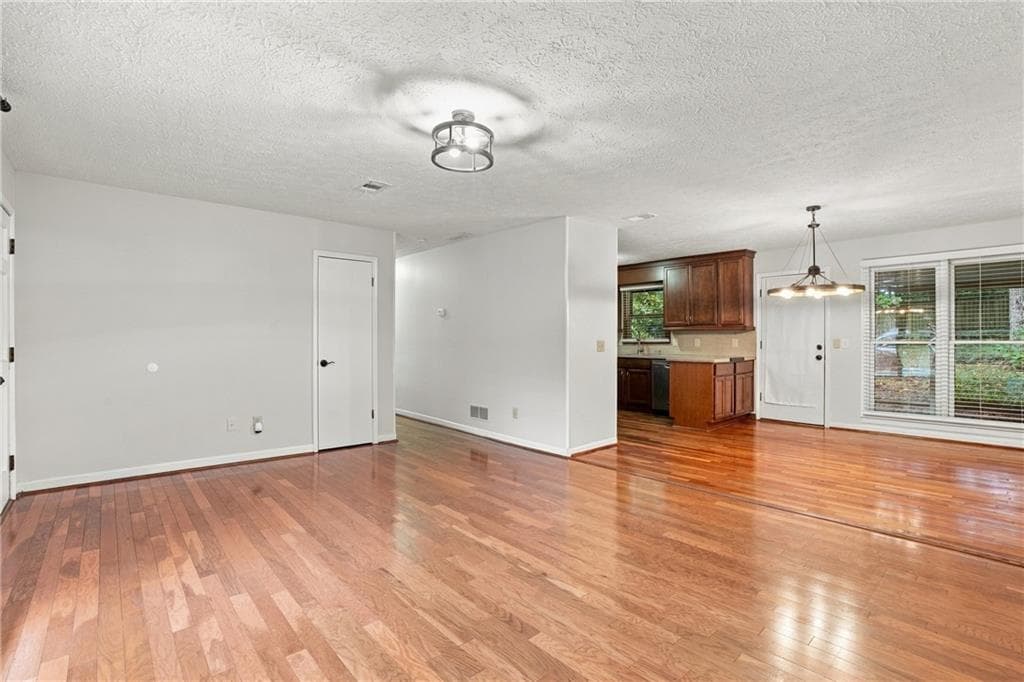 4 bedroom, 2 bathroom, 1,456 sq ft single family residence for rent at 3095 Woodland Drive, Kennesaw, GA 30152 for $2,300 a month — photo 9