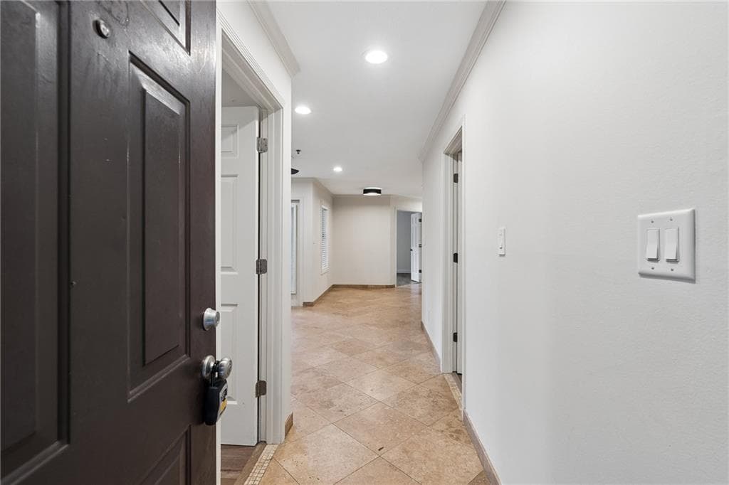 2 bedroom, 2 bathroom, 1,017 sq ft condominium for sale at 2144 River Heights Court, Marietta, GA 30067 — photo 3