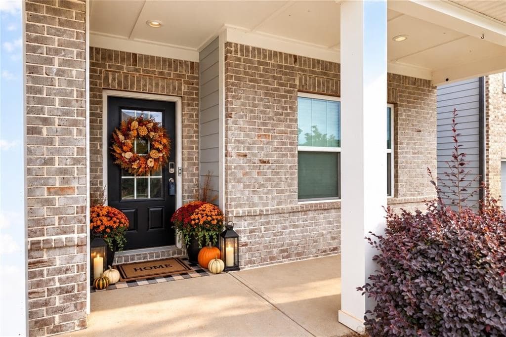 5 bedroom, 3 bathroom, 2,674 sq ft single family residence for sale at 5836 Hackberry Lane, Braselton, GA 30517 — photo 2