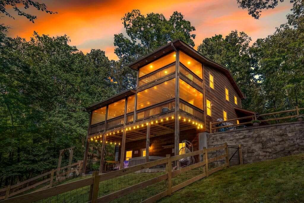 3 bedroom, 4 bathroom, 2,296 sq ft single family residence for sale at 111 Windy Valley Spur, Blue Ridge, GA 30513 — photo 2