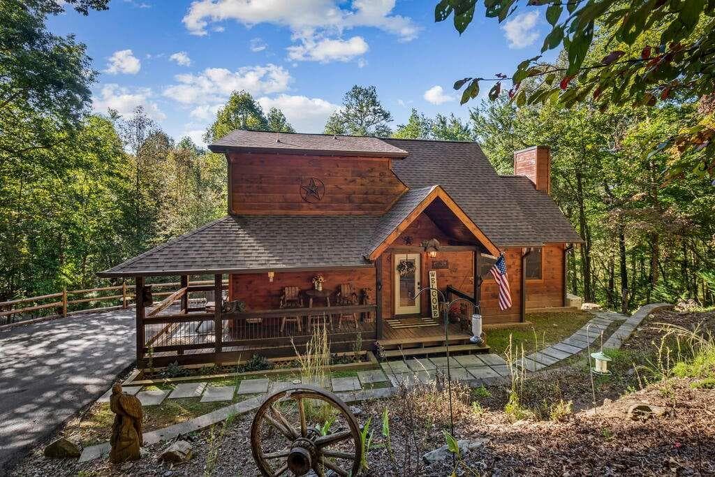 3 bedroom, 4 bathroom, 2,296 sq ft single family residence for sale at 111 Windy Valley Spur, Blue Ridge, GA 30513 — photo 8