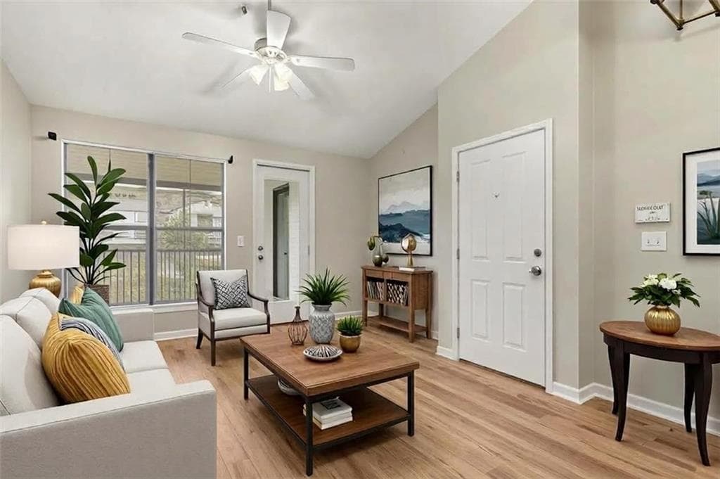 2 bedroom, 2 bathroom, 864 sq ft condominium for sale at 211 North Avenue 1332, Athens, GA 30601 — photo 2