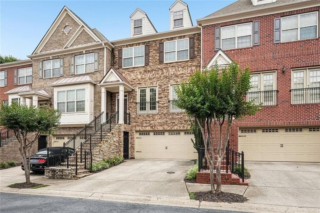 3 bedroom, 4 bathroom, 2,304 sq ft townhouse for sale at 1005 Manchester Way, Roswell, GA 30075 — photo 2