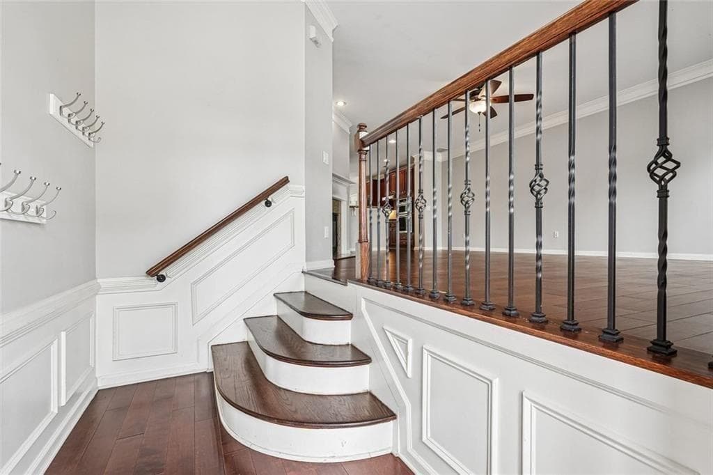 3 bedroom, 4 bathroom, 2,304 sq ft townhouse for sale at 1005 Manchester Way, Roswell, GA 30075 — photo 3