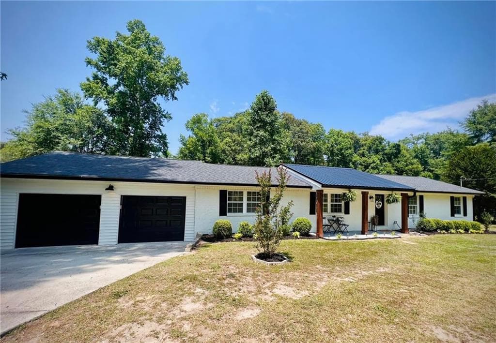 3 bedroom, 3 bathroom, 1,700 sq ft single family residence for sale at 7151 Curtis Drive, Macon, GA 31216 — photo 2