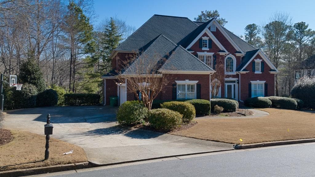 5 bedroom, 5 bathroom, 4,441 sq ft single family residence for rent at 9445 Stoney Ridge Lane, Johns Creek, GA 30022 for $4,250 a month — photo 2