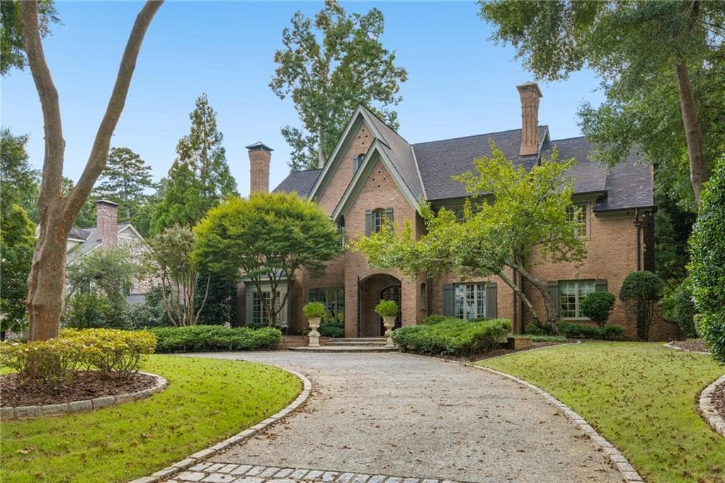 6 bedroom, 7 bathroom, 7,480 sq ft single family residence for sale at 3874 Vermont Road, Atlanta, GA 30319 — photo 4