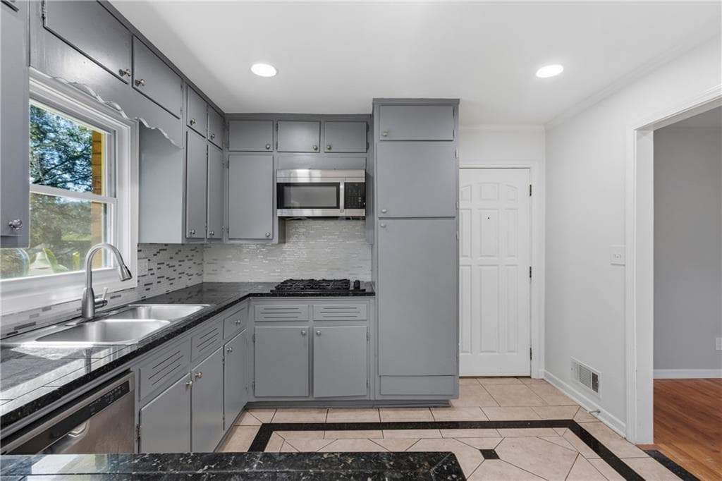4 bedroom, 3 bathroom, 2,296 sq ft single family residence for sale at 2741 Elkhart Circle, Marietta, GA 30064 — photo 5