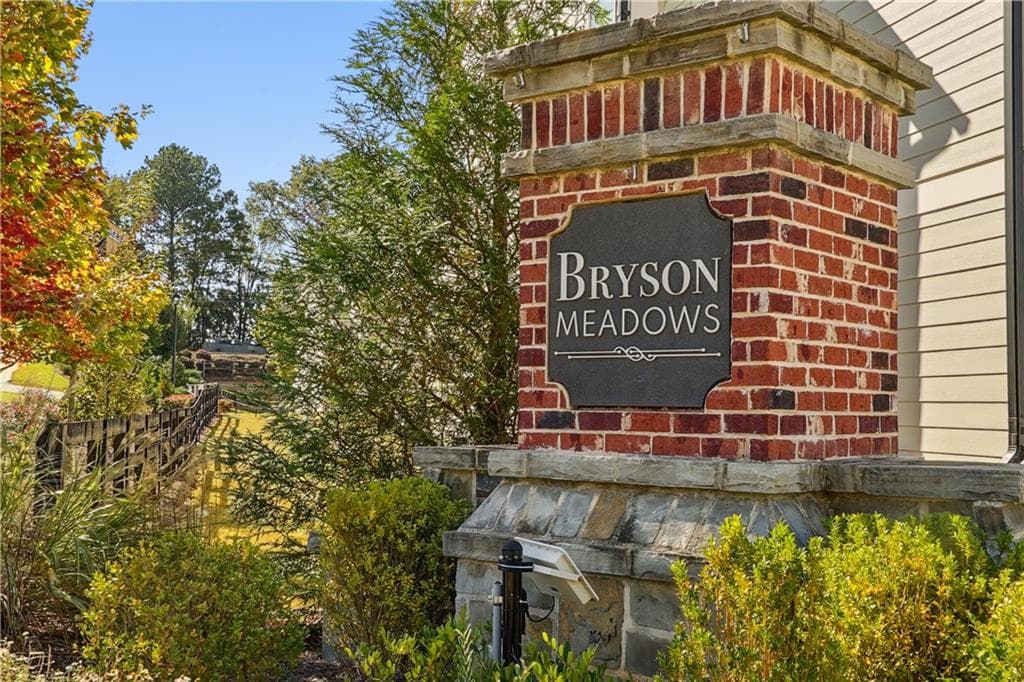 3 bedroom, 3 bathroom, 1,762 sq ft townhouse for rent at 5562 Plain Field Lane, Lilburn, GA 30047 for $2,299 a month — photo 3