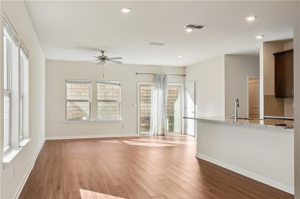 3 bedroom, 3 bathroom, 1,762 sq ft townhouse for rent at 5562 Plain Field Lane, Lilburn, GA 30047 for $2,299 a month — photo 5