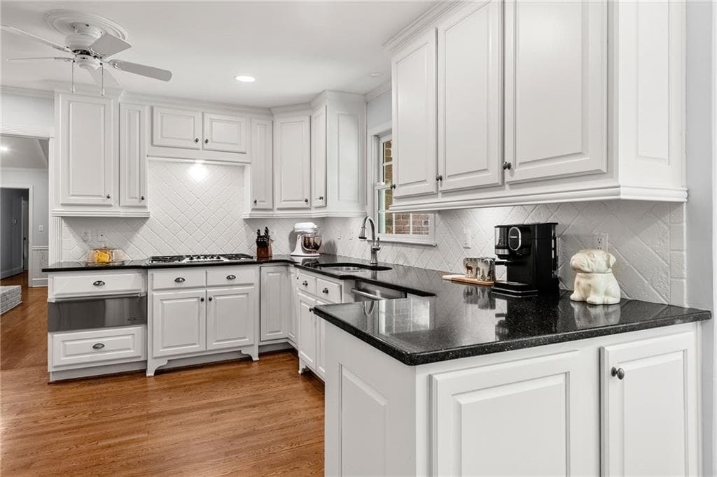 5 bedroom, 4 bathroom, 5,358 sq ft single family residence for sale at 5580 Lake Island Drive, Sandy Springs, GA 30327 — photo 7