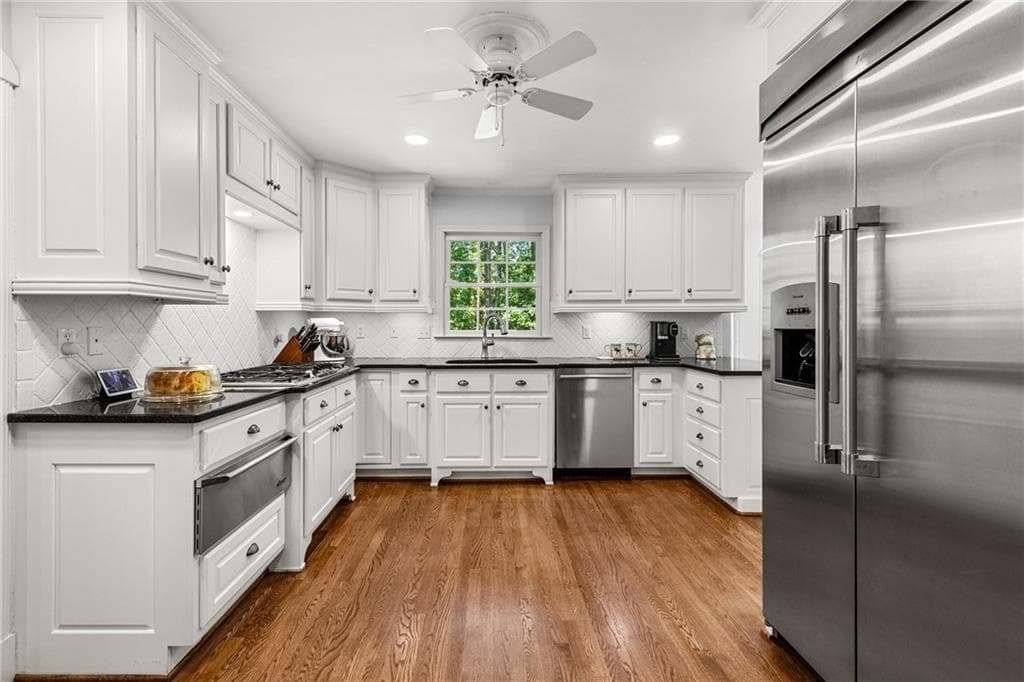 5 bedroom, 4 bathroom, 5,358 sq ft single family residence for sale at 5580 Lake Island Drive, Sandy Springs, GA 30327 — photo 8