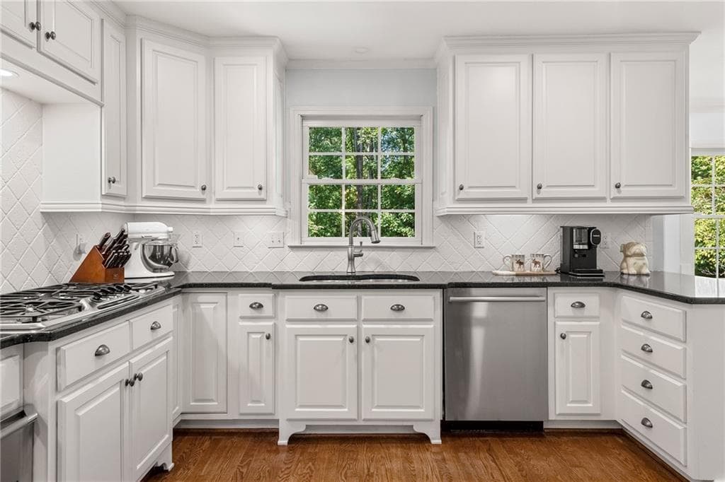 5 bedroom, 4 bathroom, 5,358 sq ft single family residence for sale at 5580 Lake Island Drive, Sandy Springs, GA 30327 — photo 9