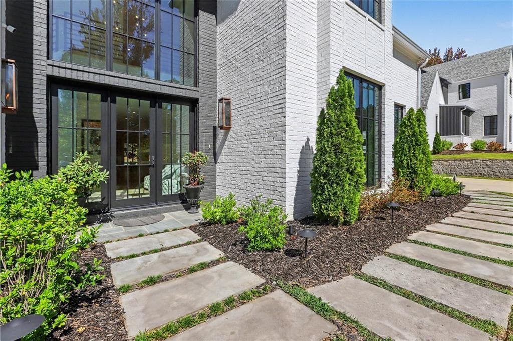 5 bedroom, 5 bathroom, 5,434 sq ft single family residence for sale at 450 Allyson Circle, Alpharetta, GA 30009 — photo 5