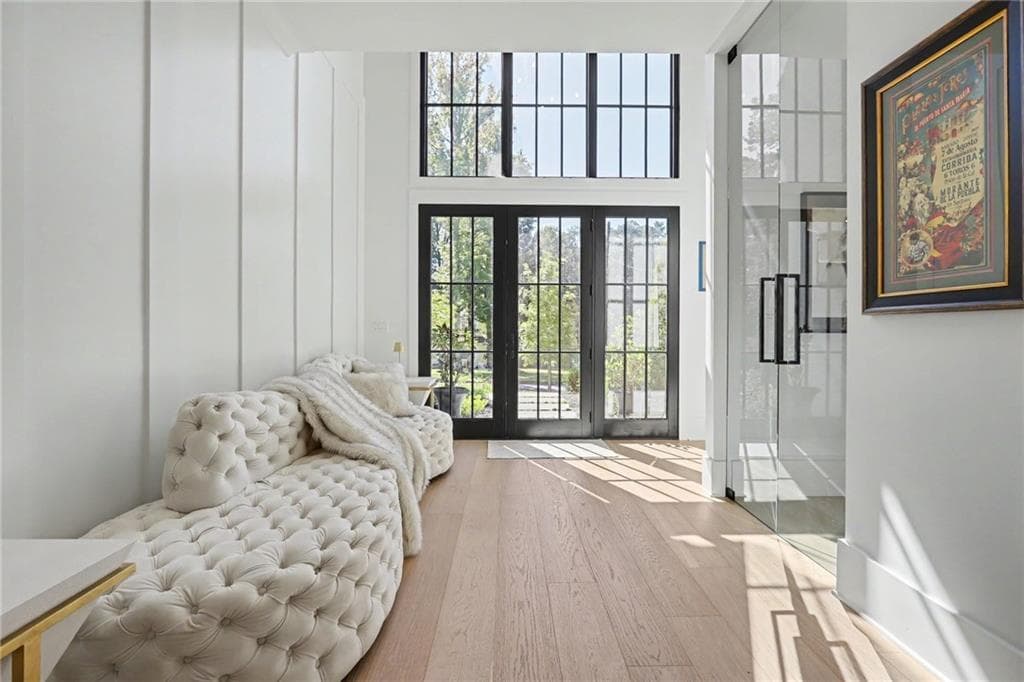 5 bedroom, 5 bathroom, 5,434 sq ft single family residence for sale at 450 Allyson Circle, Alpharetta, GA 30009 — photo 6