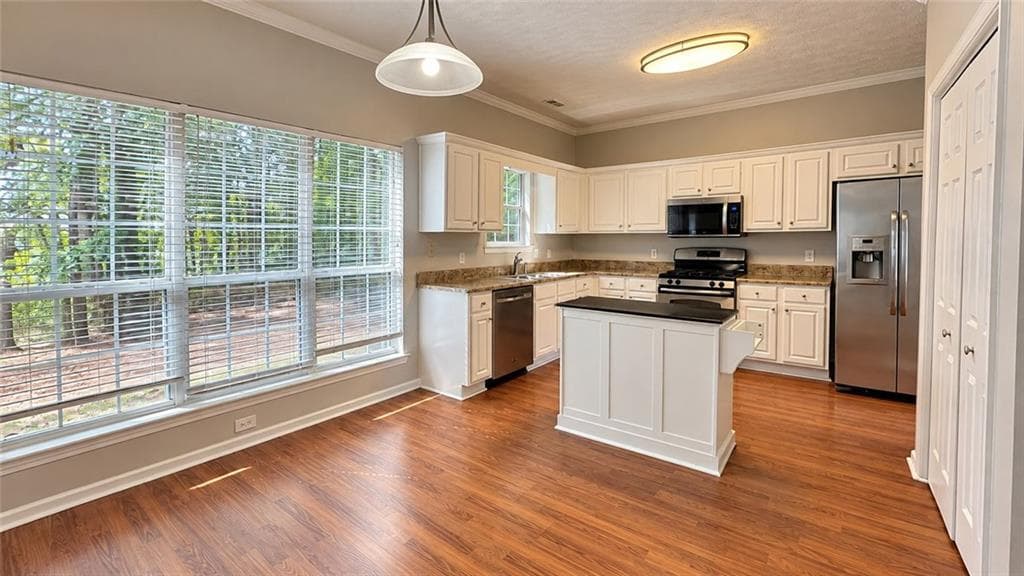 3 bedroom, 3 bathroom, 2,025 sq ft single family residence for sale at 20 Bartlett Drive, Sharpsburg, GA 30277 — photo 8
