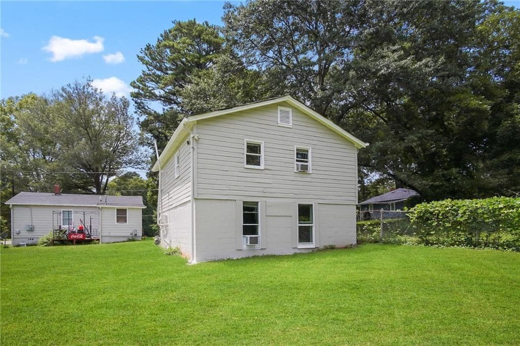 2 bedroom, 1 bathroom, 2,212 sq ft single family residence for rent at 6095 Mulberry St Extension A, Austell, GA 30168 for $1,300 a month — photo 10