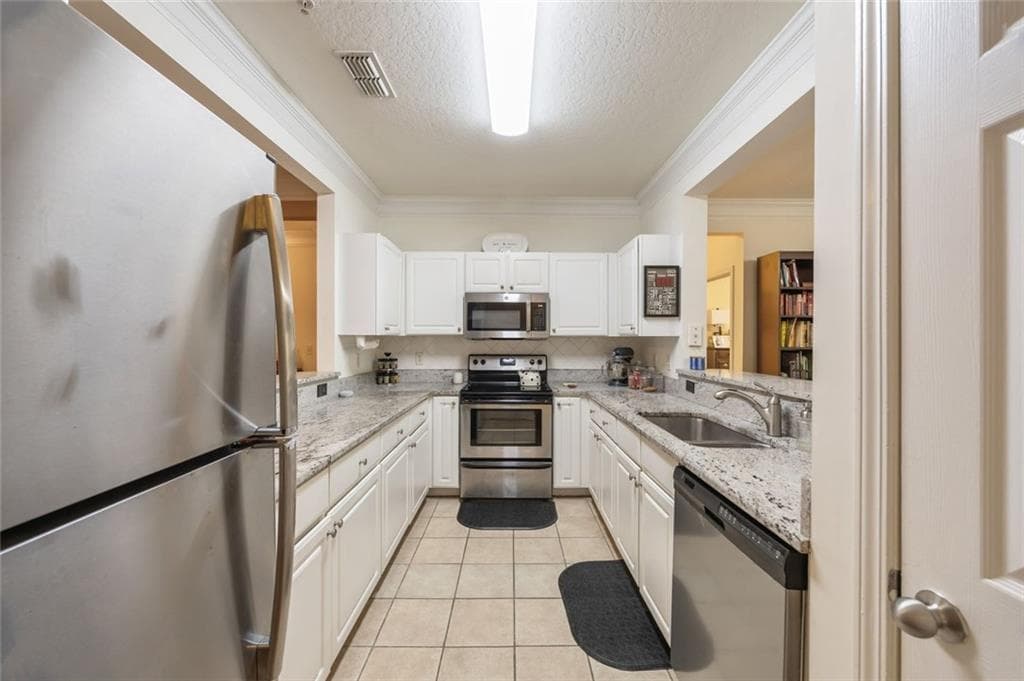 3 bedroom, 2 bathroom, 1,546 sq ft condominium for sale at 4007 Westchester Ridge, Brookhaven, GA 30329 — photo 2