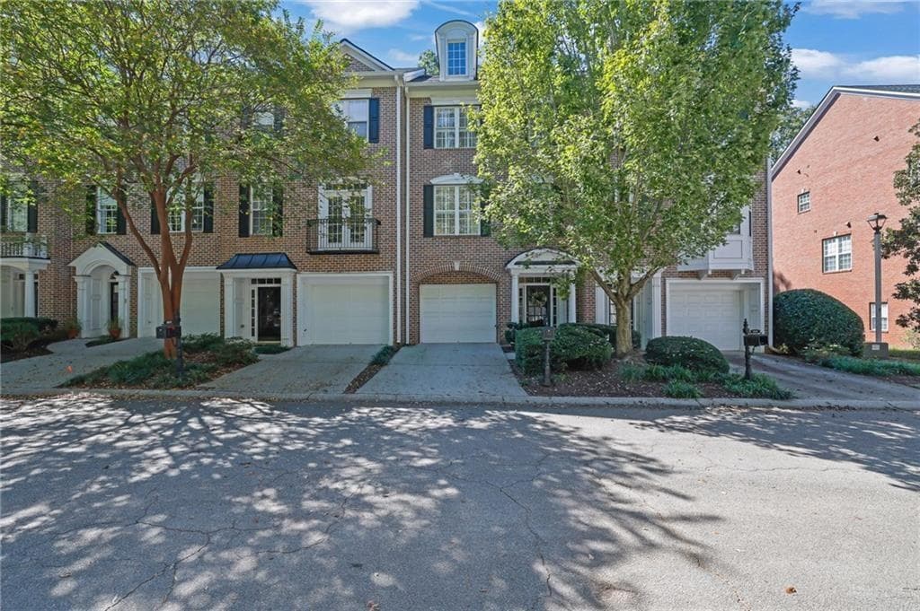 2 bedroom, 3 bathroom, 2,595 sq ft townhouse for sale at 1607 Waters Edge Trail, Roswell, GA 30075 — photo 2