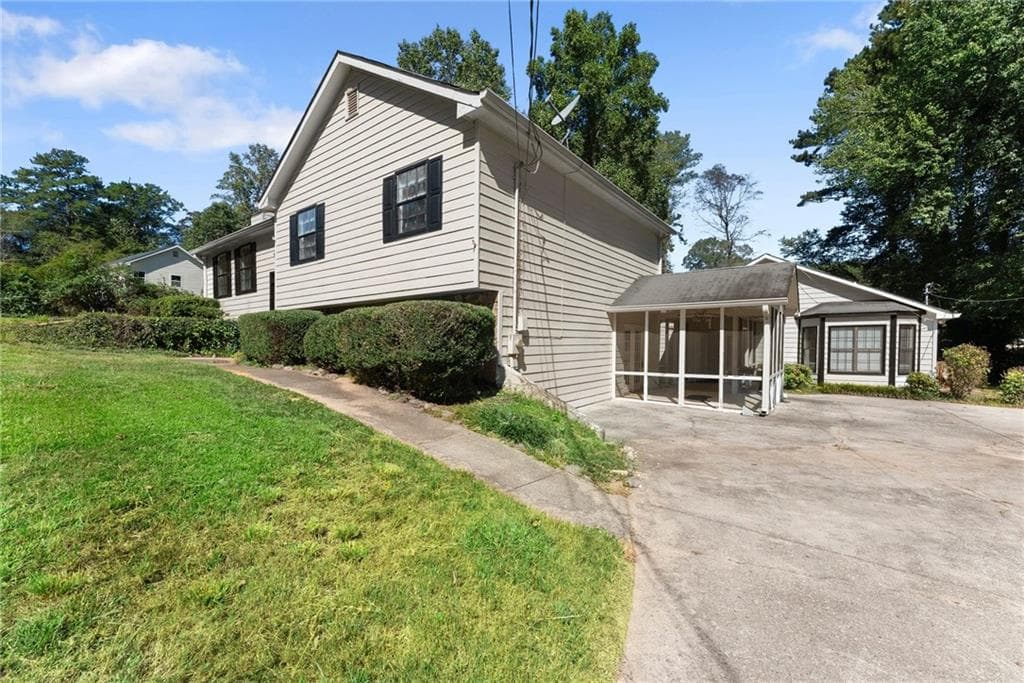 6 bedroom, 5 bathroom, 2,488 sq ft single family residence for sale at 6959 Deaton Henry Road, Flowery Branch, GA 30542 — photo 2