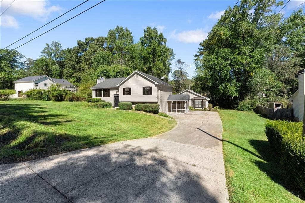 6 bedroom, 5 bathroom, 2,488 sq ft single family residence for sale at 6959 Deaton Henry Road, Flowery Branch, GA 30542 — photo 3