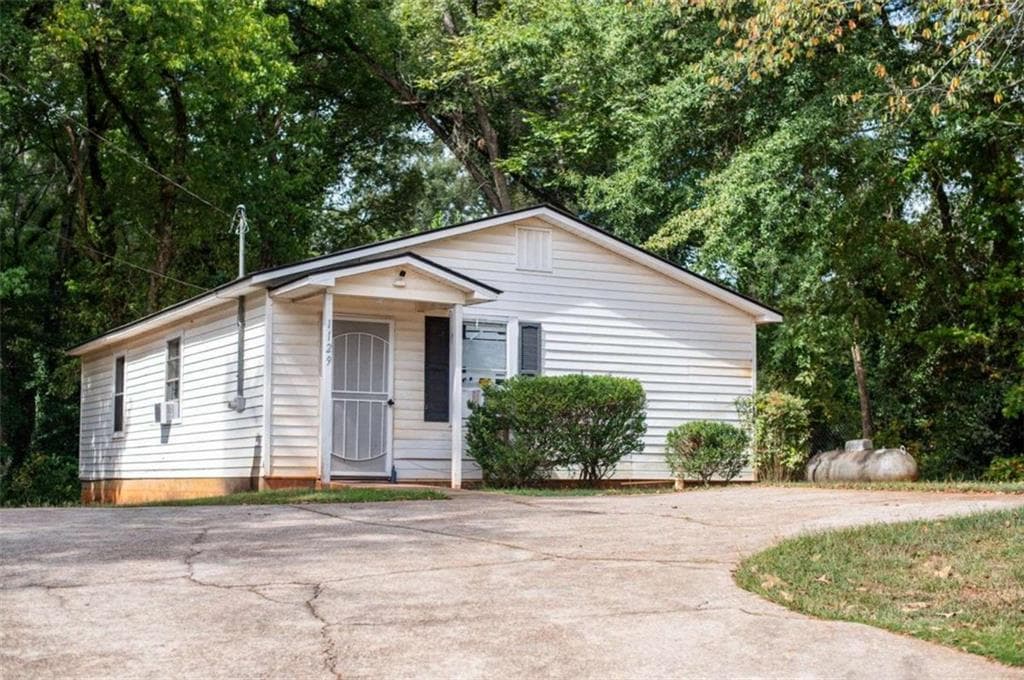 3 bedroom, 1 bathroom, 900 sq ft single family residence for sale at 1129 Ext W College Street, Griffin, GA 30224 — photo 3