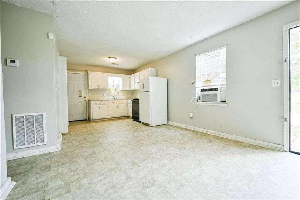3 bedroom, 1 bathroom, 900 sq ft single family residence for sale at 1129 Ext W College Street, Griffin, GA 30224 — photo 5