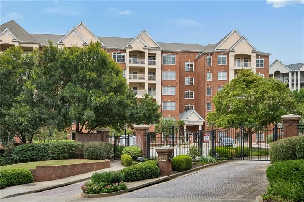 2 bedroom, 3 bathroom, 1,693 sq ft condominium for sale at 211 Colonial Homes Drive 1304, Atlanta, GA 30309 — photo 3