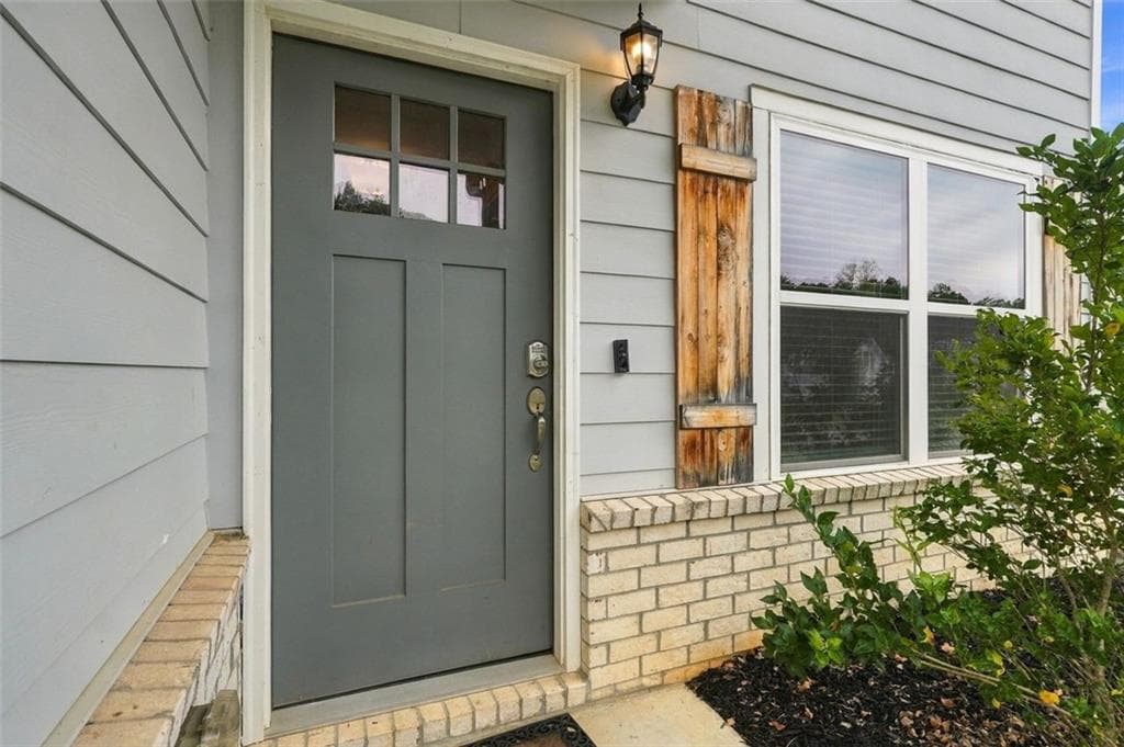 4 bedroom, 3 bathroom, 2,601 sq ft single family residence for sale at 6535 River Station Drive, Lula, GA 30554 — photo 4