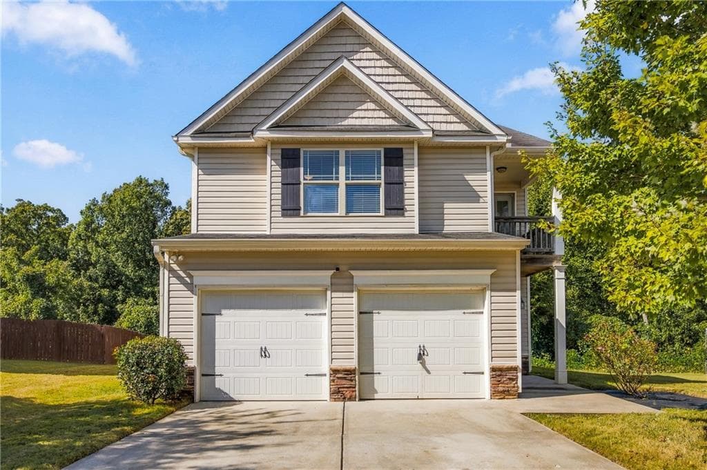 3 bedroom, 3 bathroom, 2,116 sq ft single family residence for sale at 7113 Creeksong Drive, Douglasville, GA 30134