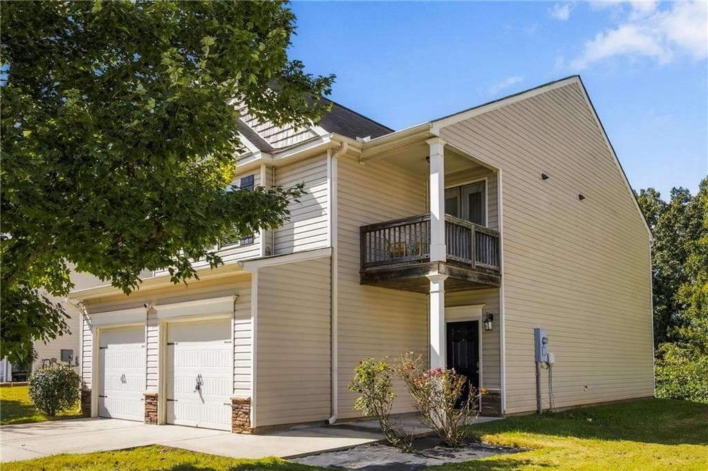 3 bedroom, 3 bathroom, 2,116 sq ft single family residence for sale at 7113 Creeksong Drive, Douglasville, GA 30134 — photo 2