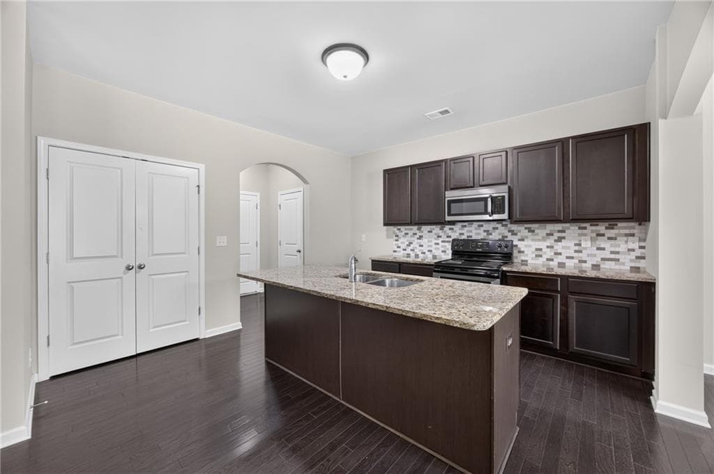 3 bedroom, 3 bathroom, 2,116 sq ft single family residence for sale at 7113 Creeksong Drive, Douglasville, GA 30134 — photo 9