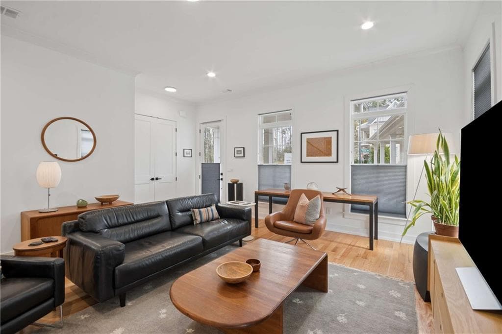 3 bedroom, 4 bathroom, 1,970 sq ft single family residence for sale at 1105 Adam Circle, Roswell, GA 30076 — photo 3