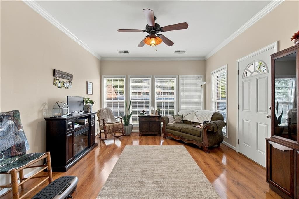 3 bedroom, 2 bathroom, 1,860 sq ft townhouse for sale at 131 Regency Row, Calhoun, GA 30701 — photo 5