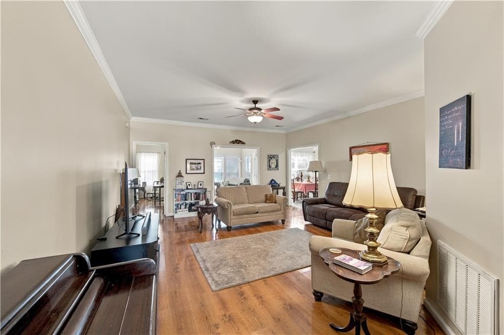 3 bedroom, 2 bathroom, 1,860 sq ft townhouse for sale at 131 Regency Row, Calhoun, GA 30701 — photo 7
