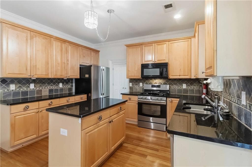 4 bedroom, 3 bathroom, 2,563 sq ft single family residence for sale at 5348 Vinings Lake View, Mableton, GA 30126 — photo 4