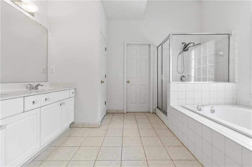 4 bedroom, 3 bathroom, 2,563 sq ft single family residence for sale at 5348 Vinings Lake View, Mableton, GA 30126 — photo 6