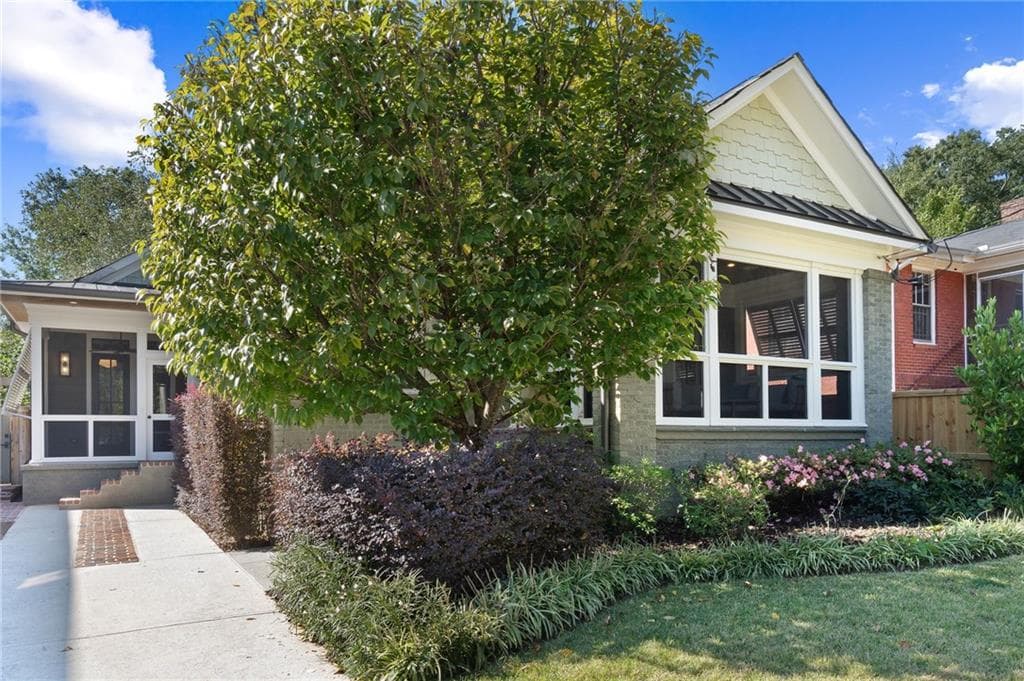 3 bedroom, 2 bathroom, 2,069 sq ft single family residence for sale at 2079 Dunwoody Street, Atlanta, GA 30317 — photo 2