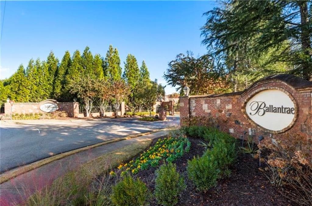 5 bedroom, 3 bathroom, 4,360 sq ft condominium for sale at 2472 Ballantrae Circle 26, Cumming, GA 30041 — photo 2