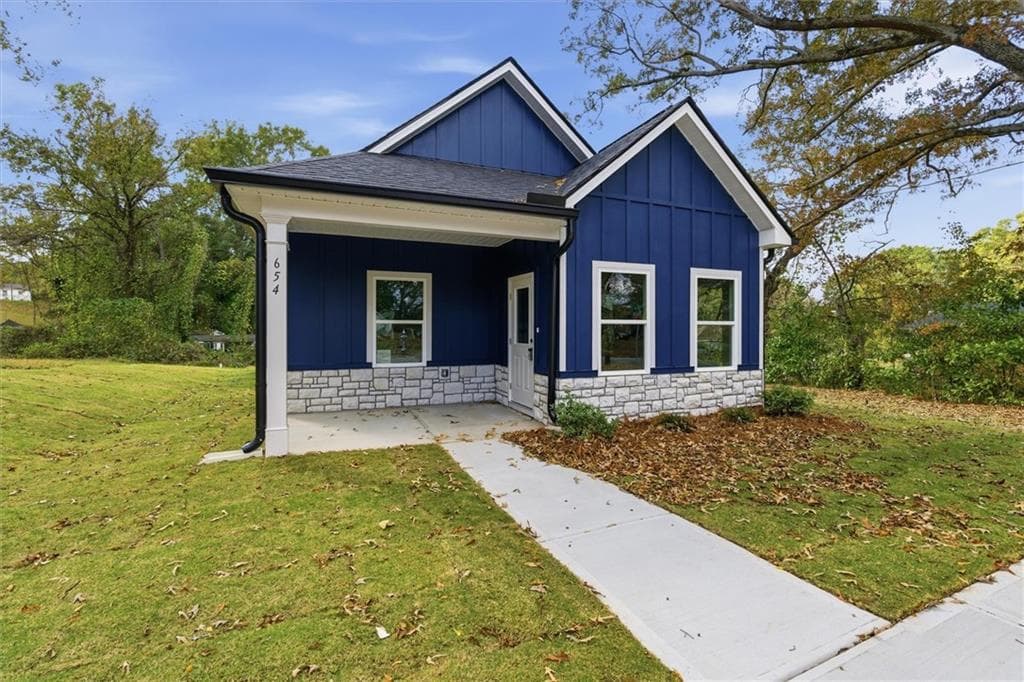 3 bedroom, 2 bathroom, 1,025 sq ft single family residence for sale at 654 King Street, Carrollton, GA 30117 — photo 3