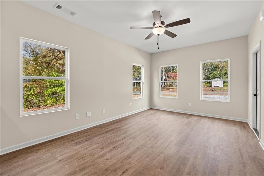 3 bedroom, 2 bathroom, 1,025 sq ft single family residence for sale at 654 King Street, Carrollton, GA 30117 — photo 7