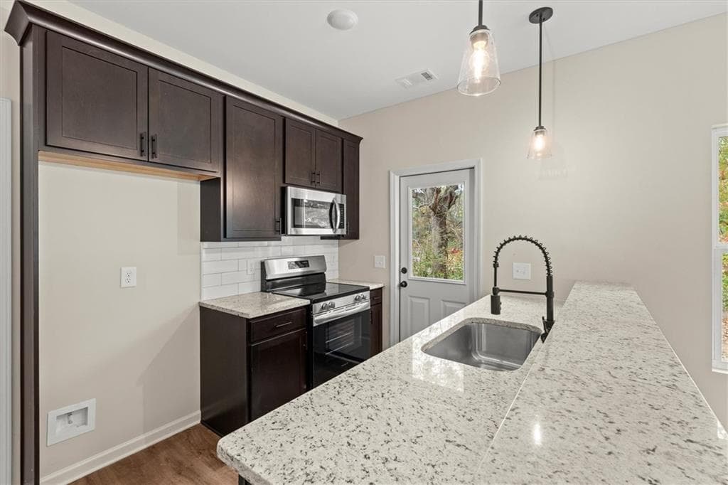 3 bedroom, 2 bathroom, 1,025 sq ft single family residence for sale at 654 King Street, Carrollton, GA 30117 — photo 9