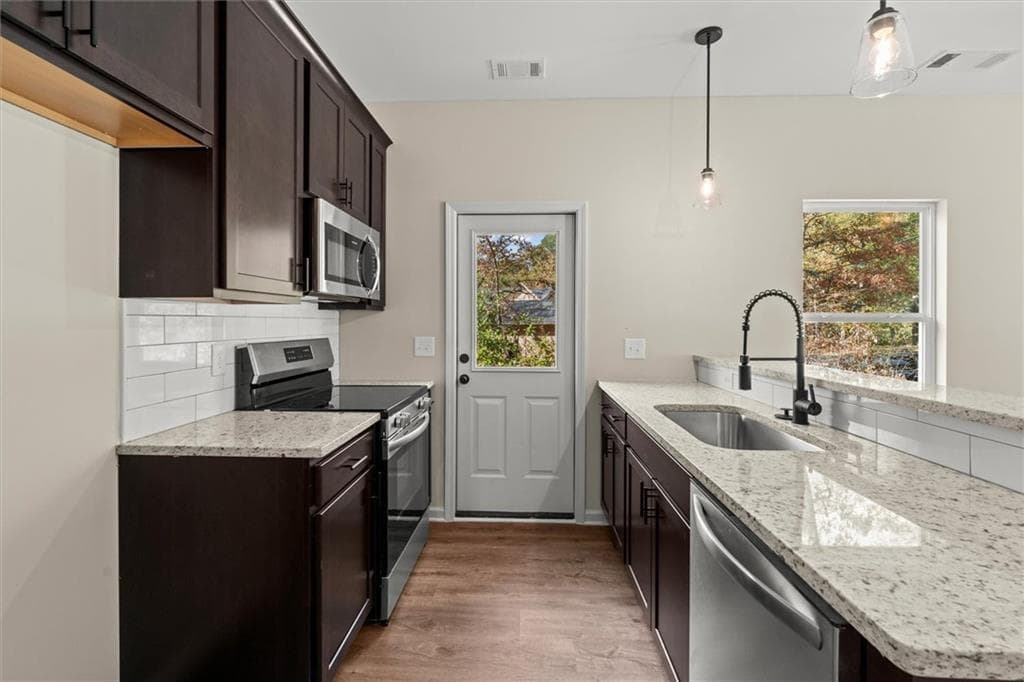 3 bedroom, 2 bathroom, 1,025 sq ft single family residence for sale at 654 King Street, Carrollton, GA 30117 — photo 10